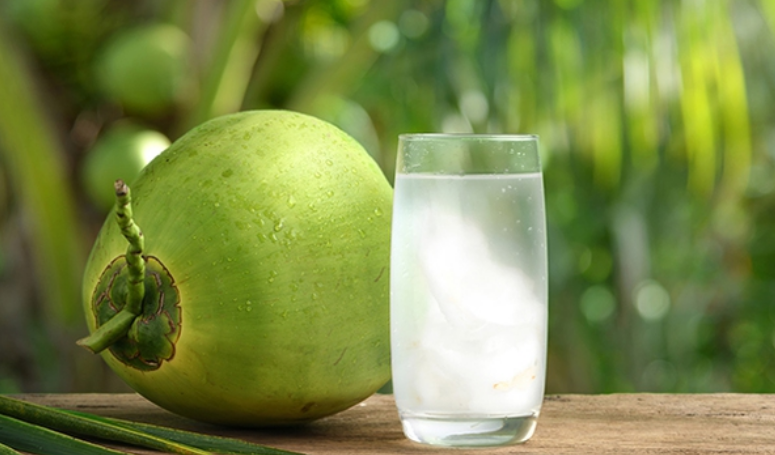 Nước dừa cực nhiều lợi ích cho sức khỏe, nhưng 8 kiểu người tuyệt đối không nên uống tránh rước bệnh vào người