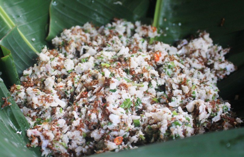 Món gỏi kiến vàng, đặc sản trứ danh của tộc người Rơ Măm ở Kon Tum