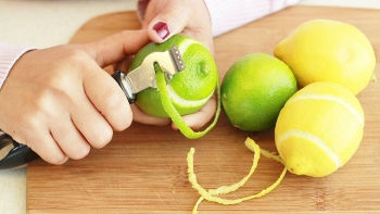 “Vắt chanh bỏ vỏ”, người Việt đang lãng phí phần tốt nhất của quả chanh