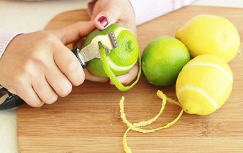 “Vắt chanh bỏ vỏ”, người Việt đang lãng phí phần tốt nhất của quả chanh