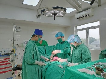 Loại bỏ khối u xơ tử cung cỡ "khủng" cho  bệnh nhân 37 tuổi tại Phú Thọ