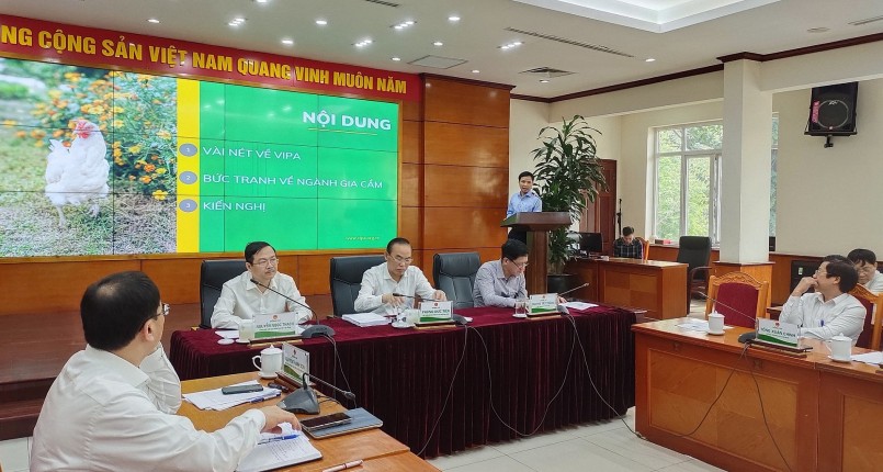 Hội nghị đánh giá thực trạng và đề xuất giải pháp chăn nuôi gia cầm trong tình hình mới do Bộ NN&PTNt tổ chức sáng ngày 27-4.