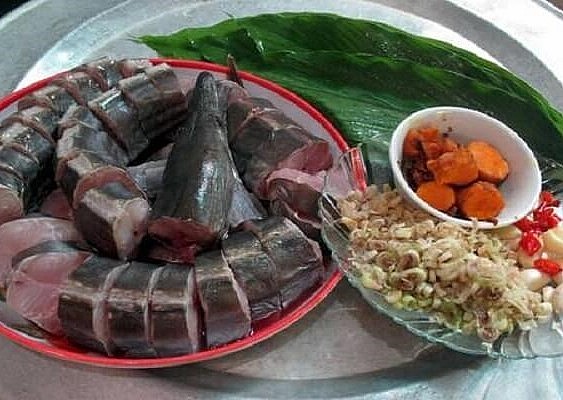 Cá lạc kho nghệ là món ăn được chế biến nhiều nhất được nhiều người ưa thích.