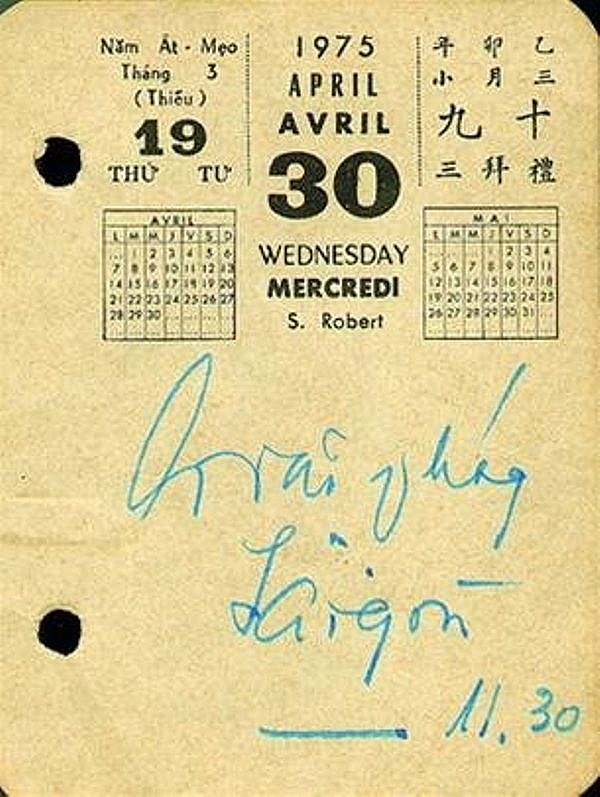 Tờ lịch ngày 30-4-1975 với bút tích của Đại tướng Văn Tiến Dũng (Tư lệnh chiến dịch Hồ Chí Minh)