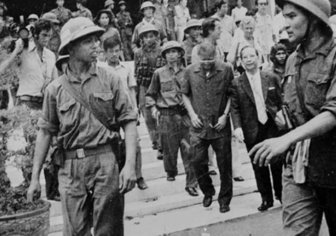 Khi lịch sử dùng 3 chữ “không điều kiện”