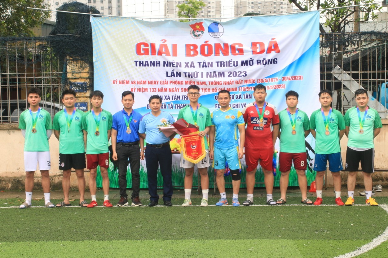 Đội bóng Đoàn xã Tả Thanh Oai ở vị trí thứ ba.