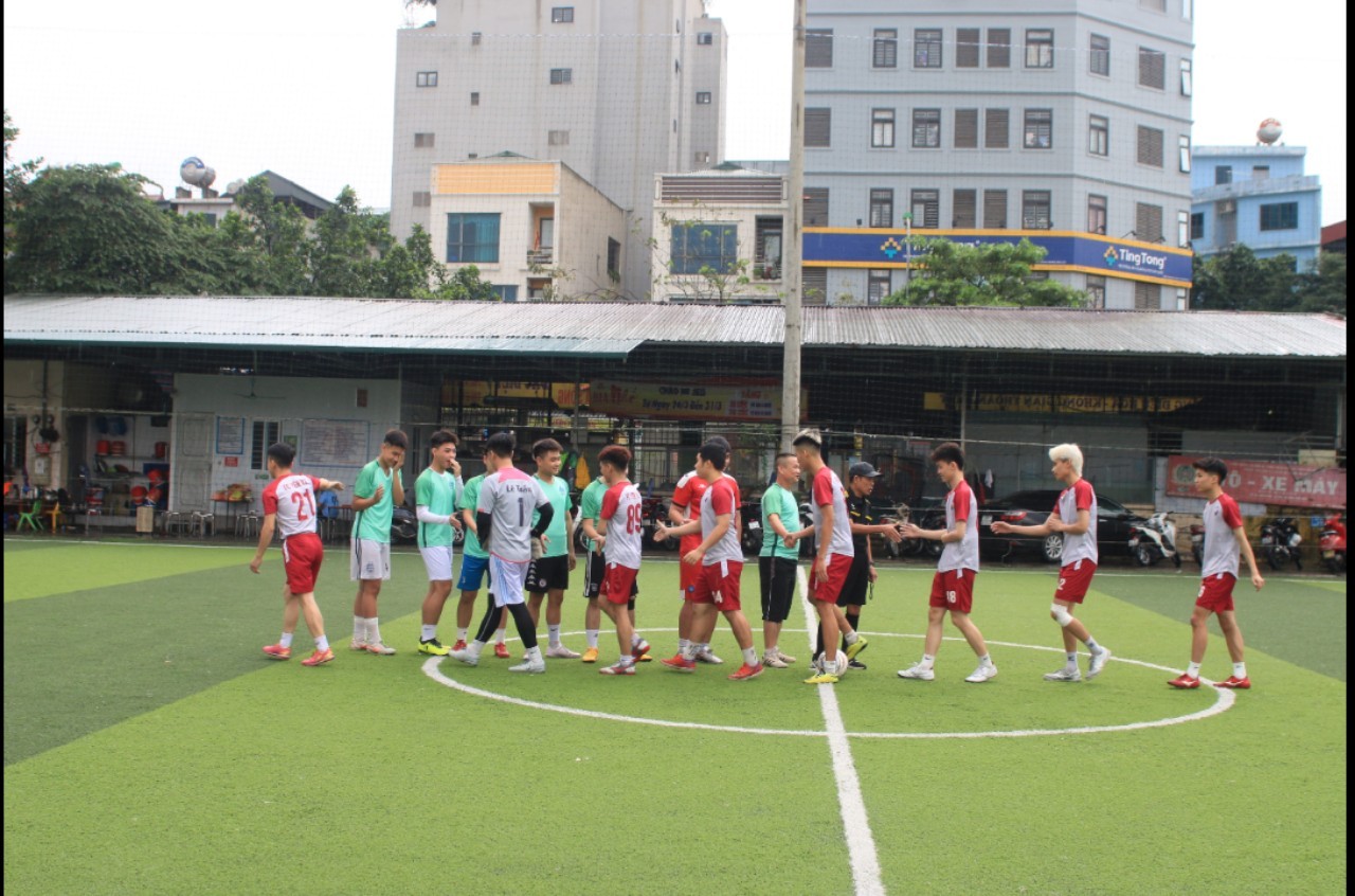 Các cầu thủ ra sân với tinh thần fair-play