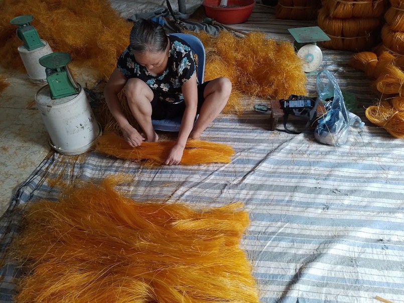 Ngoài bán buôn theo tấn, tạ, miến còn được đóng thành bó vài lạng để bán lẻ