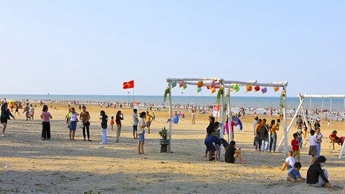 Hà Tĩnh đón hơn 390.000 lượt khách du lịch dịp lễ 30/4-1/5, tăng gấp 4 lần năm 2022