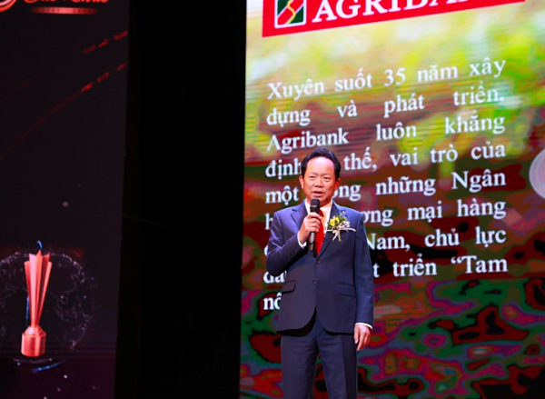 Ông Tô Đình Tơn - Phó Tổng giám đốc Agribank phát biểu tai sự kiện Ông Tô Đình Tơn - Phó Tổng giám đốc Agribank phát biểu tai sự kiện