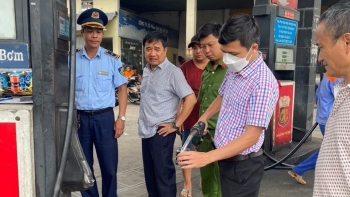 Xử lý Doanh nghiệp kinh doanh 15.000 lít xăng không đảm bảo chất lượng ra thị trường