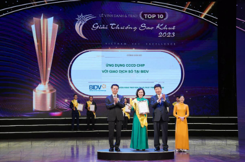 Top 10 Giải thưởng Lĩnh vực Công dân số - Ứng dụng Căn cước công dân gắn chip với giao dịch số tại BIDV.