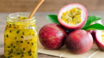 Ai không nên uống nước chanh dây thường xuyên?