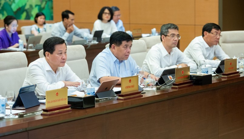 Các đại biểu khách mời tham dự phiên họp