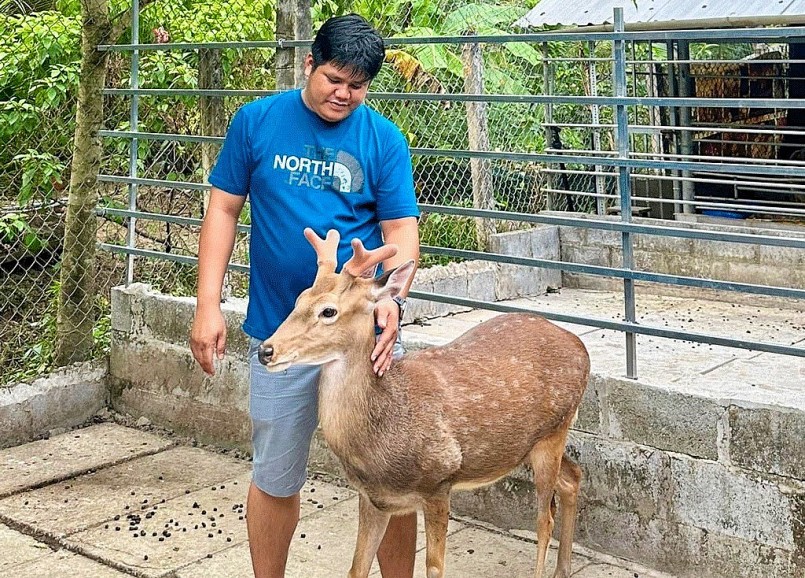 Anh Nguyễn Huỳnh Hùng quyết định khởi nghiệp với nghề nuôi hươu sao lấy nhung.