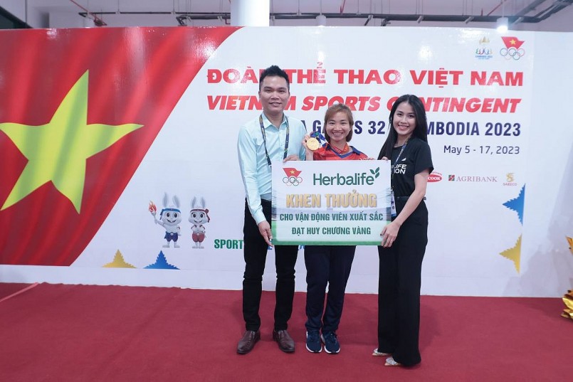 Herbalife Việt Nam thưởng nóng cho các vận động viên đạt Huy chương Vàng đầu tiên của Đoàn Thể thao Việt Nam tại SEA Games 32