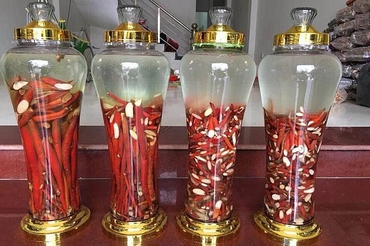 Sâm cau ngâm rượu được nhiều người sử dụng.