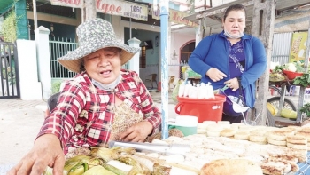 Chuyện về những người làm chuối nếp nướng - Món tráng miệng ngon nhất thế giới