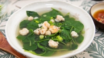 Bà bầu ăn canh rau má được không?