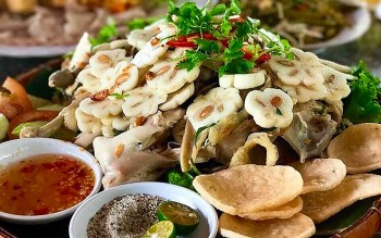 Cách làm gỏi gà măng cụt chuẩn vị Lái Thiêu