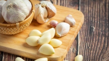 Thực phẩm “đại kỵ” với tỏi, không nên ăn cùng nhau