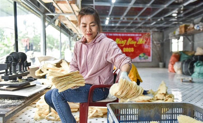Mỗi tháng, anh xuất khẩu ra thị trường Mỹ, Nhật Bản, Hàn Quốc và một số nước châu Âu... hàng chục nghìn sản phẩm