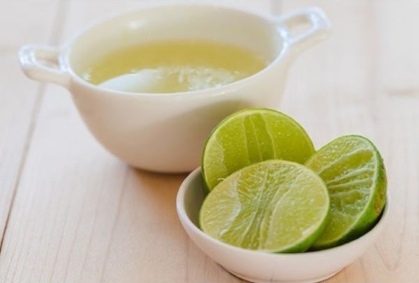 Chanh tươi giúp tẩy tế bào chết và trị mụn lưng hiệu quả