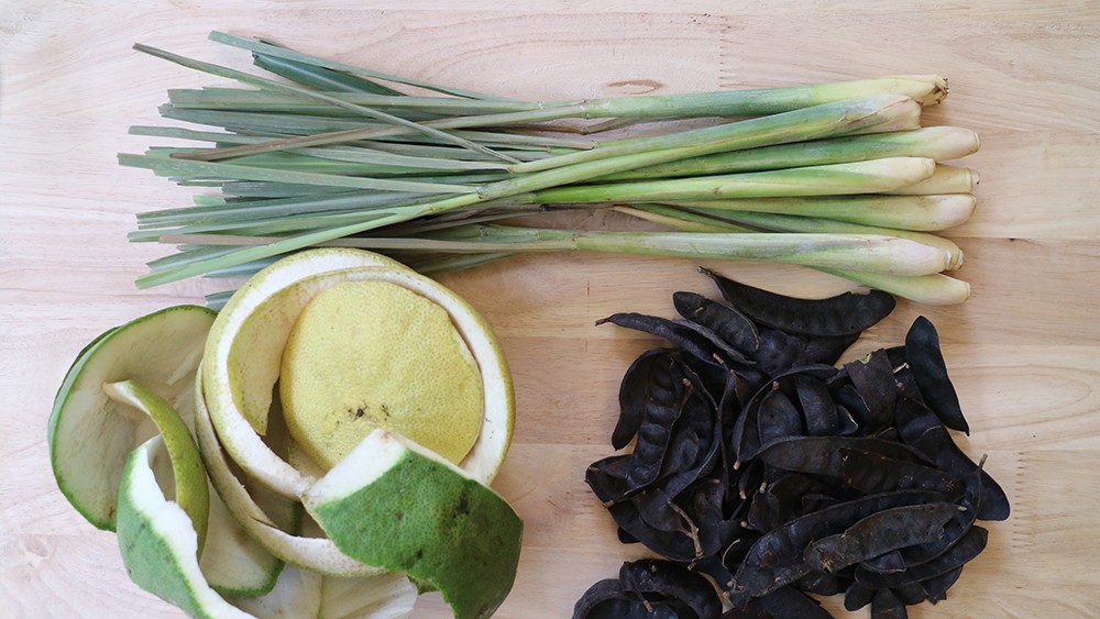 Làm nước rửa chén từ sả, quả bồ kết và vỏ bưởi