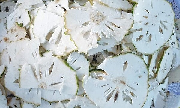 Mãng cầu xiêm được thái lát phơi khô để làm trà mãng cầu.