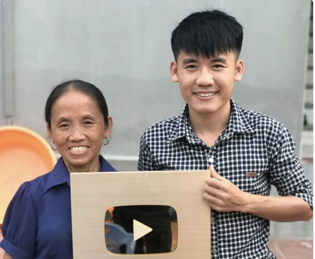 Kênh YouTube Hưng Vlog và Bà Tân Vlog rất nổi tiếng trên mạng xã hội