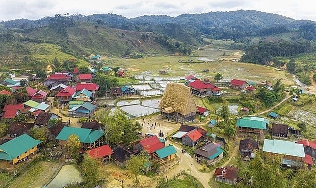Làng Vi Rơ Ngheo ở xã Đăk Tăng, huyện Kon Plông (Kon Tum) được bao quanh nhiều ngọn núi rừng nguyên sơ. Làng Vi Rơ Ngheo ở xã Đăk Tăng, huyện Kon Plông (Kon Tum) được bao quanh nhiều ngọn núi rừng nguyên sơ.