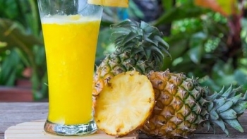 Giải nhiệt mùa hè bằng nước ép dứa
