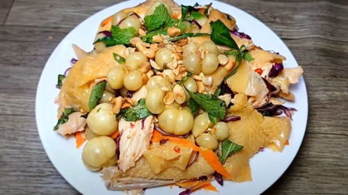 Hot "trend" gỏi gà măng cụt chưa hạ nhiệt, gỏi dâu da lên ngôi gọi mùa hè về