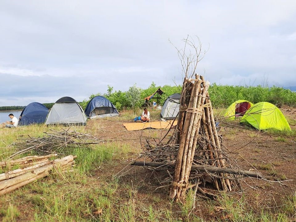 Khách du lịch bụi thích trải nghiệm không gian hoang sơ tại hồ Khe Tân Đại Lộc, Quảng Nam Khách du lịch bụi thích trải nghiệm không gian hoang sơ tại hồ Khe Tân Đại Lộc, Quảng Nam