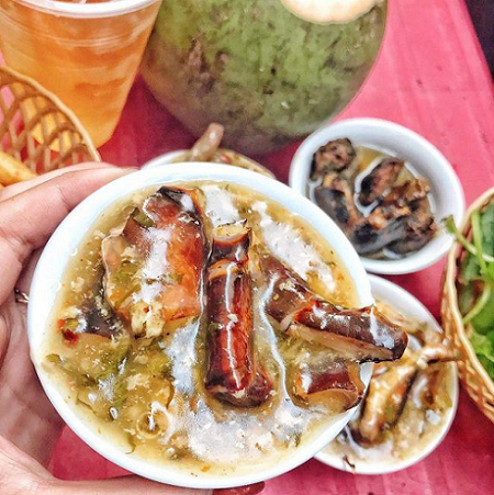 Món ăn vặt xa xỉ nhất Quảng Ninh, giá 50.000 đồng được 1 bát bé xíu nhưng vẫn đông khách nườm nượp