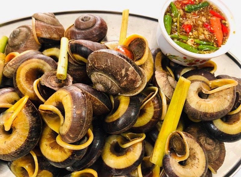 Món ốc đá suối Bàng chấm nước mắm sả ớt chưa bao giờ làm thực khách thất vọng