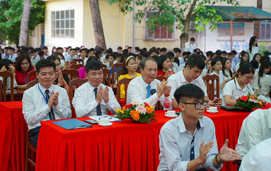 Trường trung học phổ thông Vân Tảo bế giảng học 2022 -2023