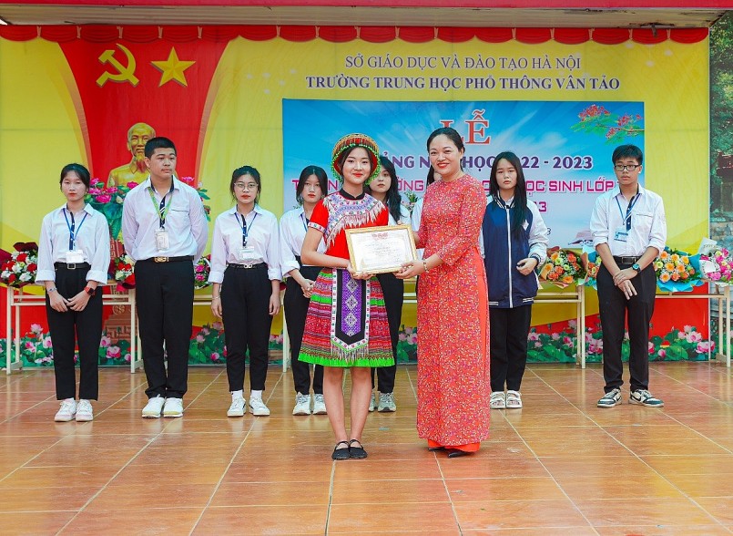 Trường trung học phổ thông Vân Tảo bế giảng học 2022 -2023