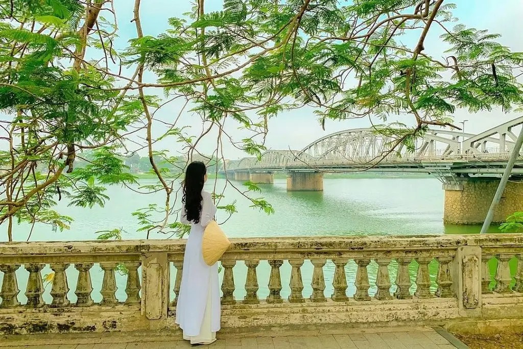 Cầu Tràng Tiền được xem như là biểu tượng nét đẹp của miền đất Cố Đô