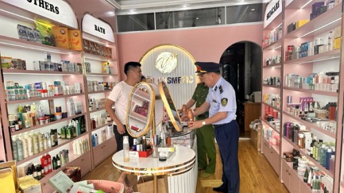 Bắc Giang: Xử phạt 14 triệu đồng một hộ kinh doanh bán mỹ phẩm nhập lậu