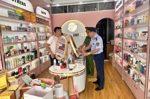 Bắc Giang: Xử phạt 14 triệu đồng một hộ kinh doanh bán mỹ phẩm nhập lậu