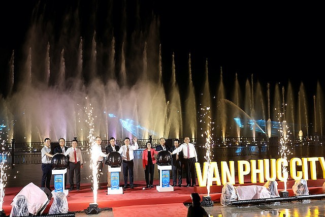 Van Phuc Group khánh thành nhạc nước và xác lập 2 kỷ lục Việt Nam Van Phuc Group khánh thành nhạc nước và xác lập 2 kỷ lục Việt Nam