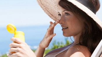 Cách chăm sóc da mặt vào mùa hè, bạn biết chưa?