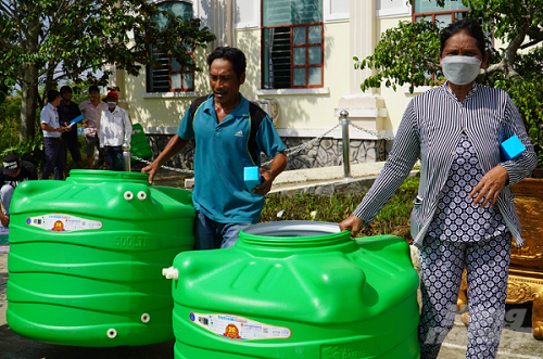 Bồn nước về đến xã có đông đồng bào dân tộc Khmer nhất tỉnh Sóc Trăng Bồn nước về đến xã có đông đồng bào dân tộc Khmer nhất tỉnh Sóc Trăng