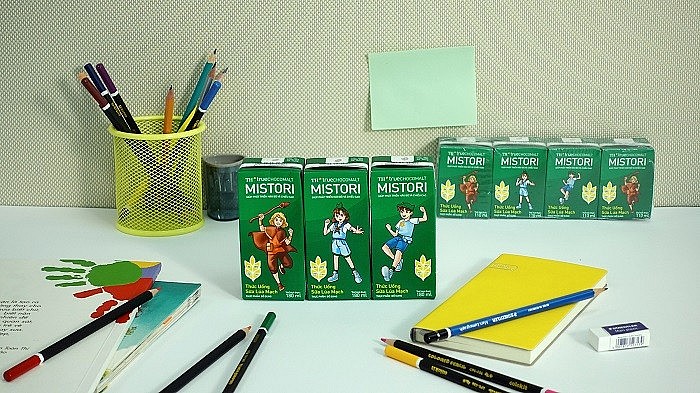 Mẹ lựa chọn thức uống mang theo trong balo, đảm bảo thơm ngon, dinh dưỡng cho con