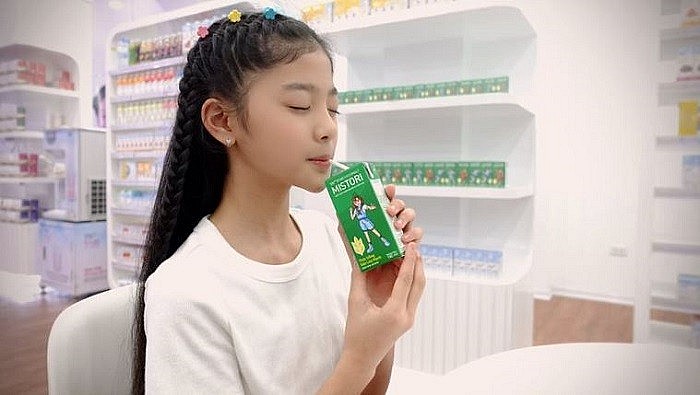 Mẹ lựa chọn thức uống mang theo trong balo, đảm bảo thơm ngon, dinh dưỡng cho con