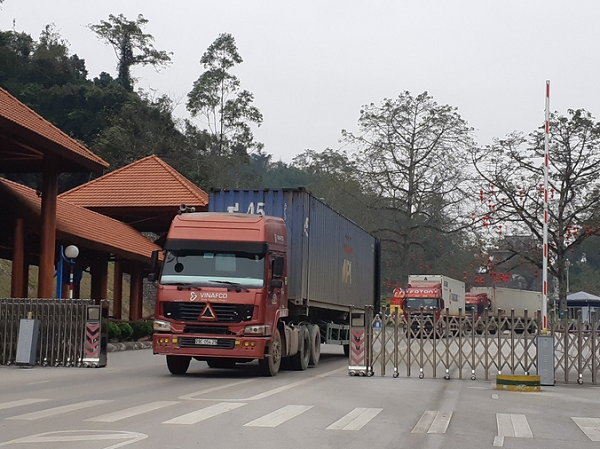 Chủ động triển khai các biện pháp cấp bách giảm ùn ứ và thúc đẩy xuất khẩu nông sản tại cửa khẩu biên giới phía Bắc