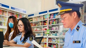 Gia Lai: Xử phạt 10 cơ sở kinh doanh thuốc tân dược không niêm yết công khai chứng chỉ hành nghề