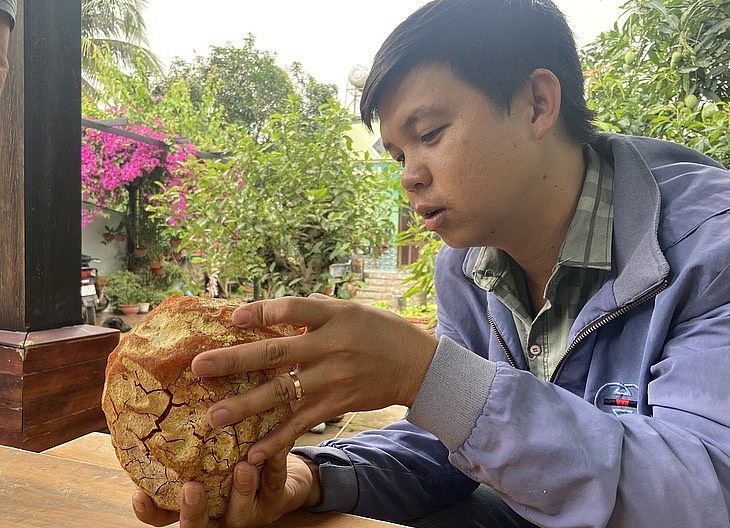 Một người chơi đá quý từng trả chủ nhân viên đá 1,5 tỉ đồng để mua lại nhưng ông Trí không bán.