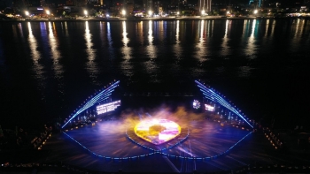 Hà Hồ cùng dàn sao hội tụ tại đêm khai mạc Lễ hội Pháo hoa Quốc tế Đà Nẵng